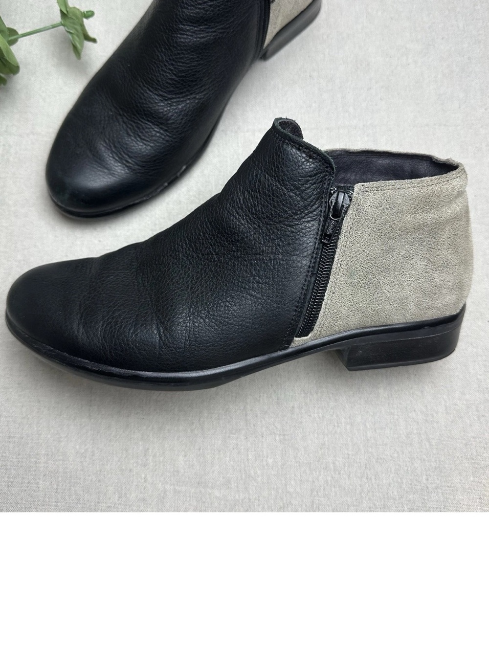 Naot Size 39 (8/8.5) Helm Ankle Bootie Black Gray Suede Leather Side Zip Comfort